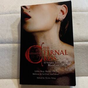 🔥4/$25🔥 Vampire. The eternal kiss. 13 tales of blood and desire. Signed copy.